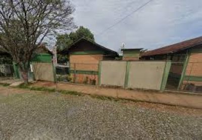 Aluna e mãe agridem professora após proibição de celular em escola